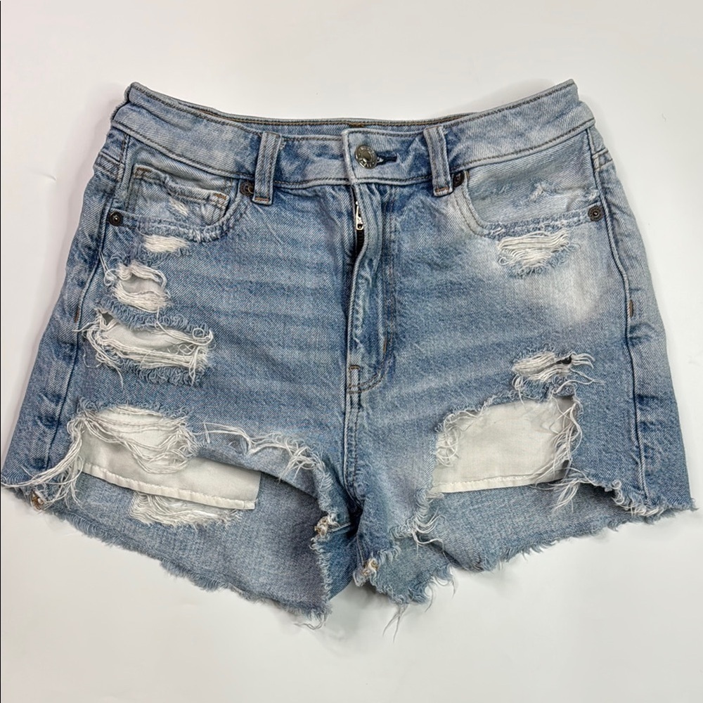 American Eagle Light Wash Denim Mom Short Size 2